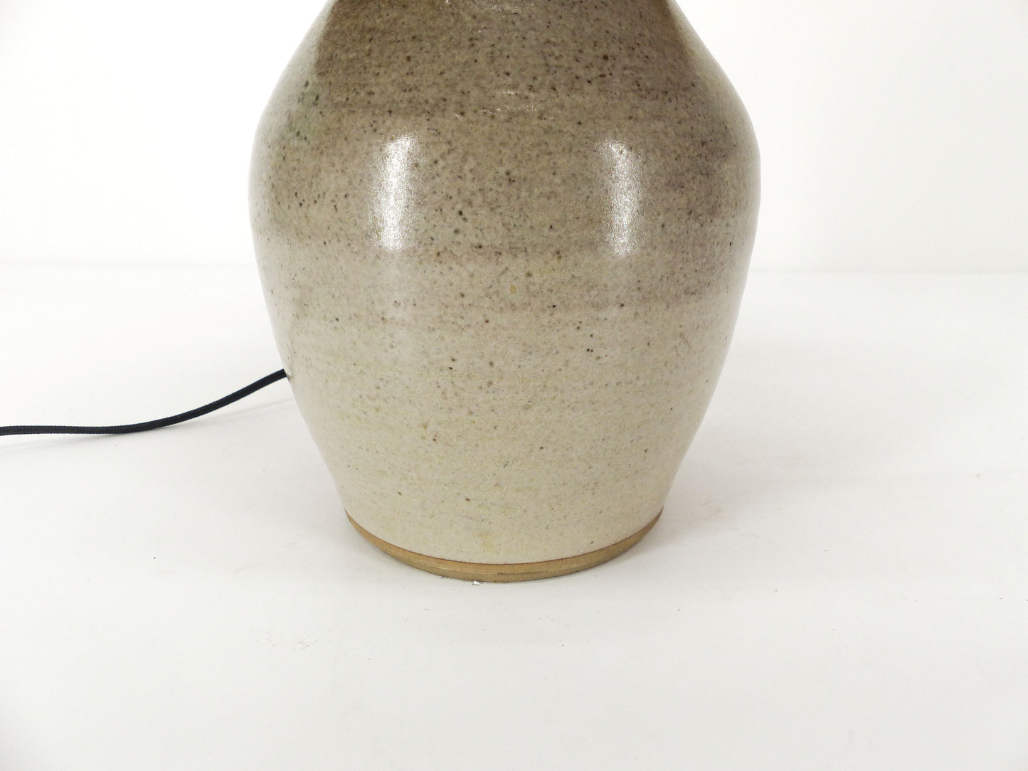 Enamelled stoneware lamp with rattan shade