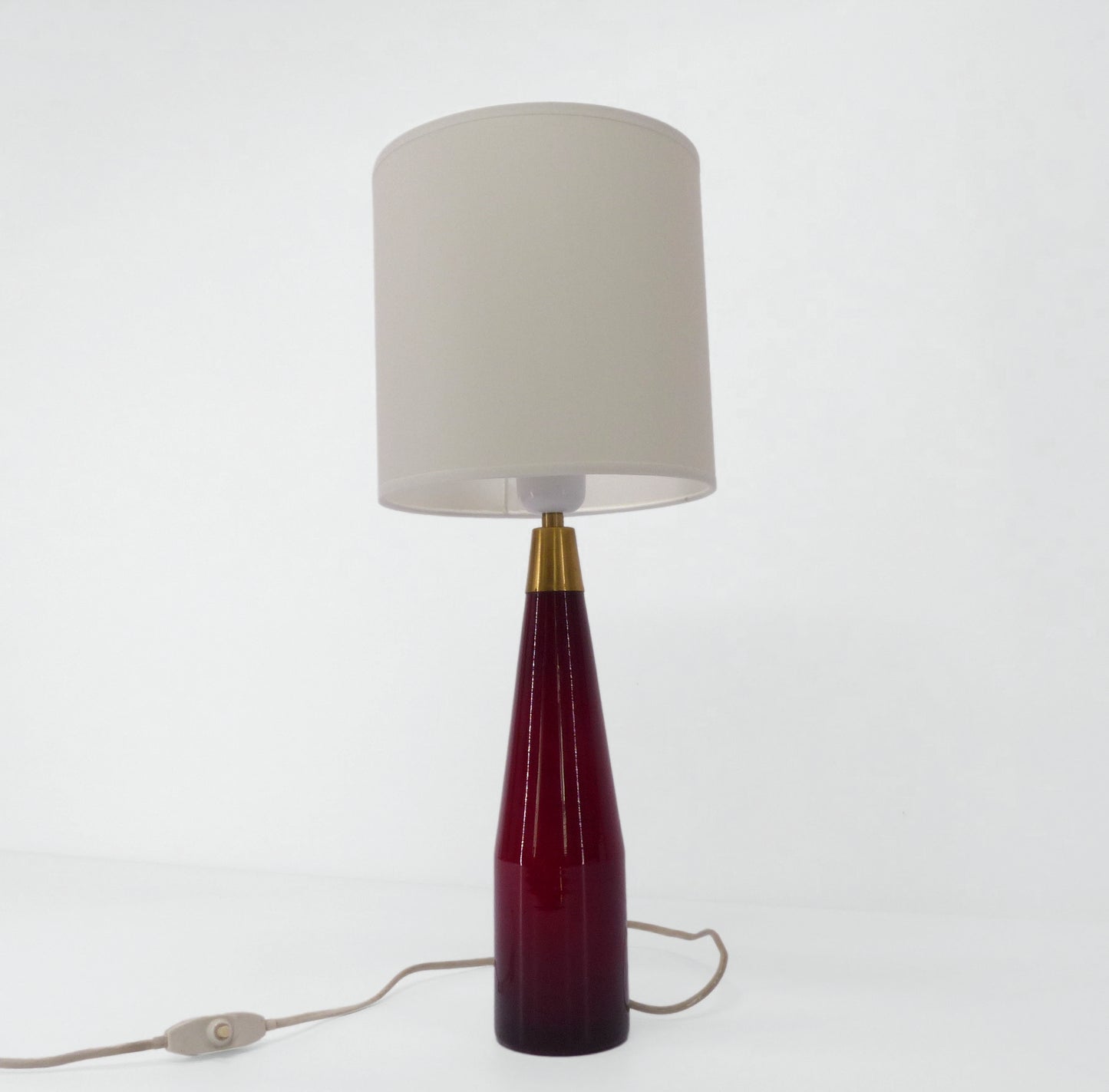 LAMPE SCANDINAVE EN VERRE ROUGE KASTRUP DANEMARK 1960