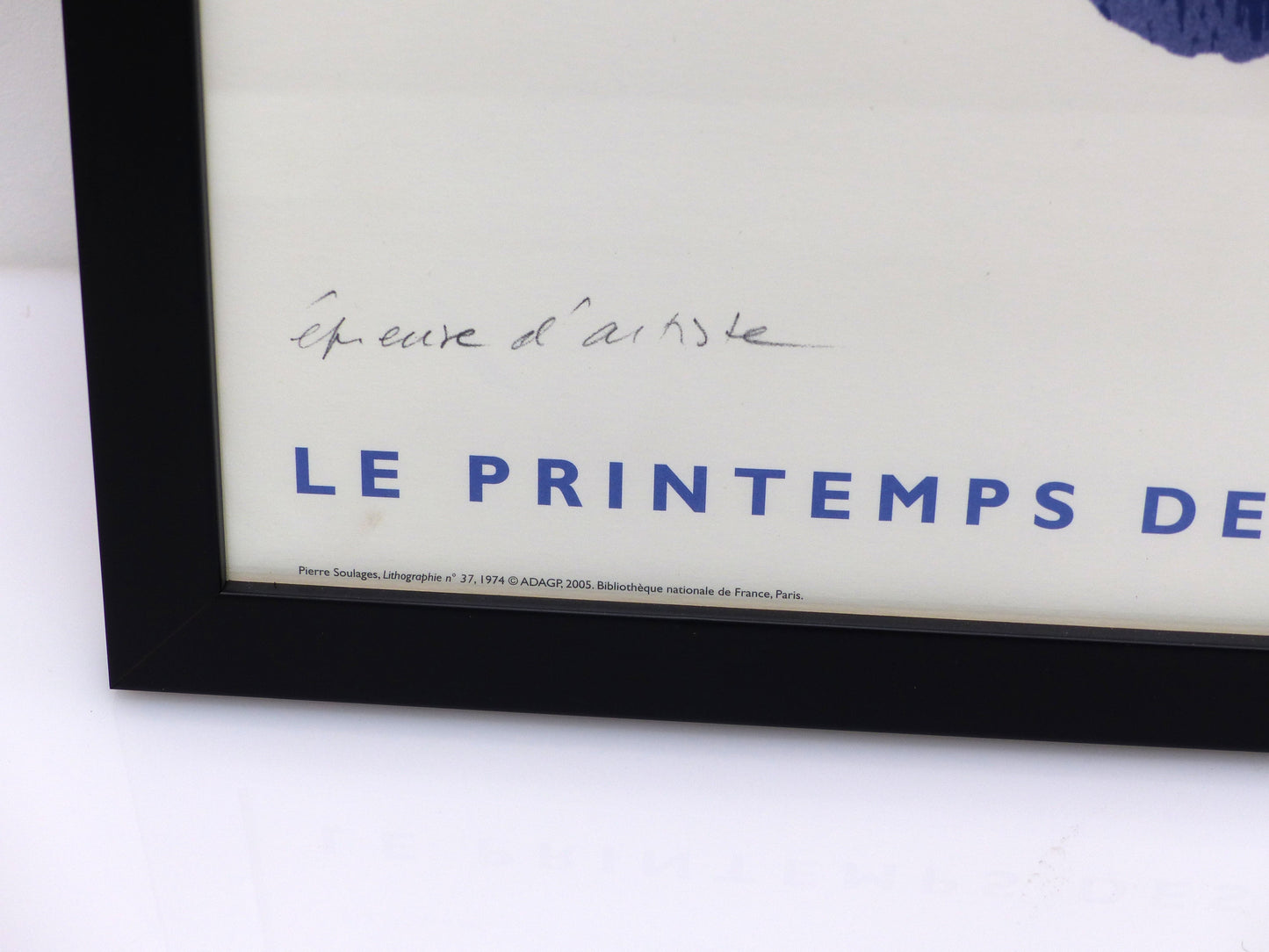 Affiche encadrée "Le Printemps des Poètes", d’après Pierre Soulages, lithographie pour Gallimard, 2005