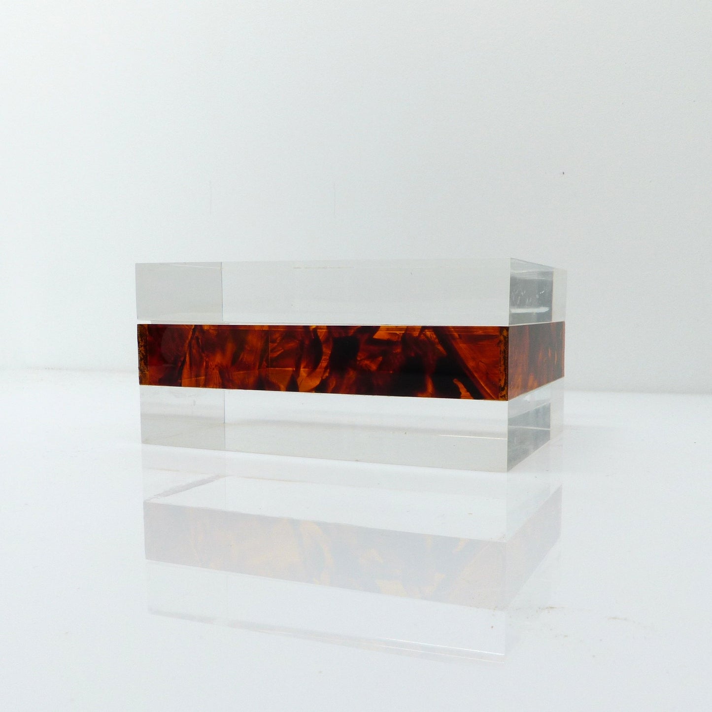 Boîte en lucite bicolore signée Philippe Cheverny, Kit Design, circa 1970