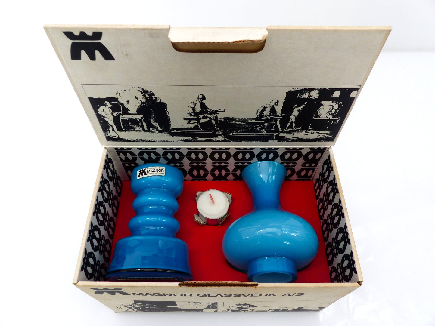 Bougeoir photophore en verre opalin bleu turquoise, design scandinave, Magnor Glassverk, Norvège, circa 1960