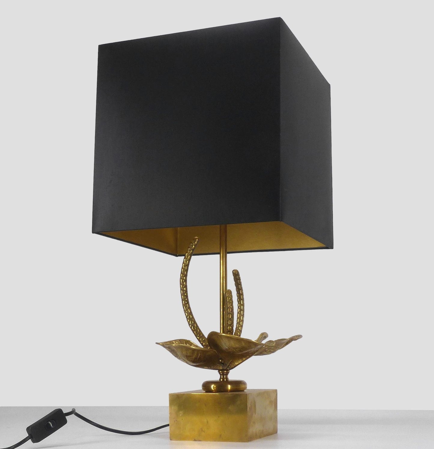 LAMPE FLEUR STYLISÉE EN LAITON DORÉ 1970