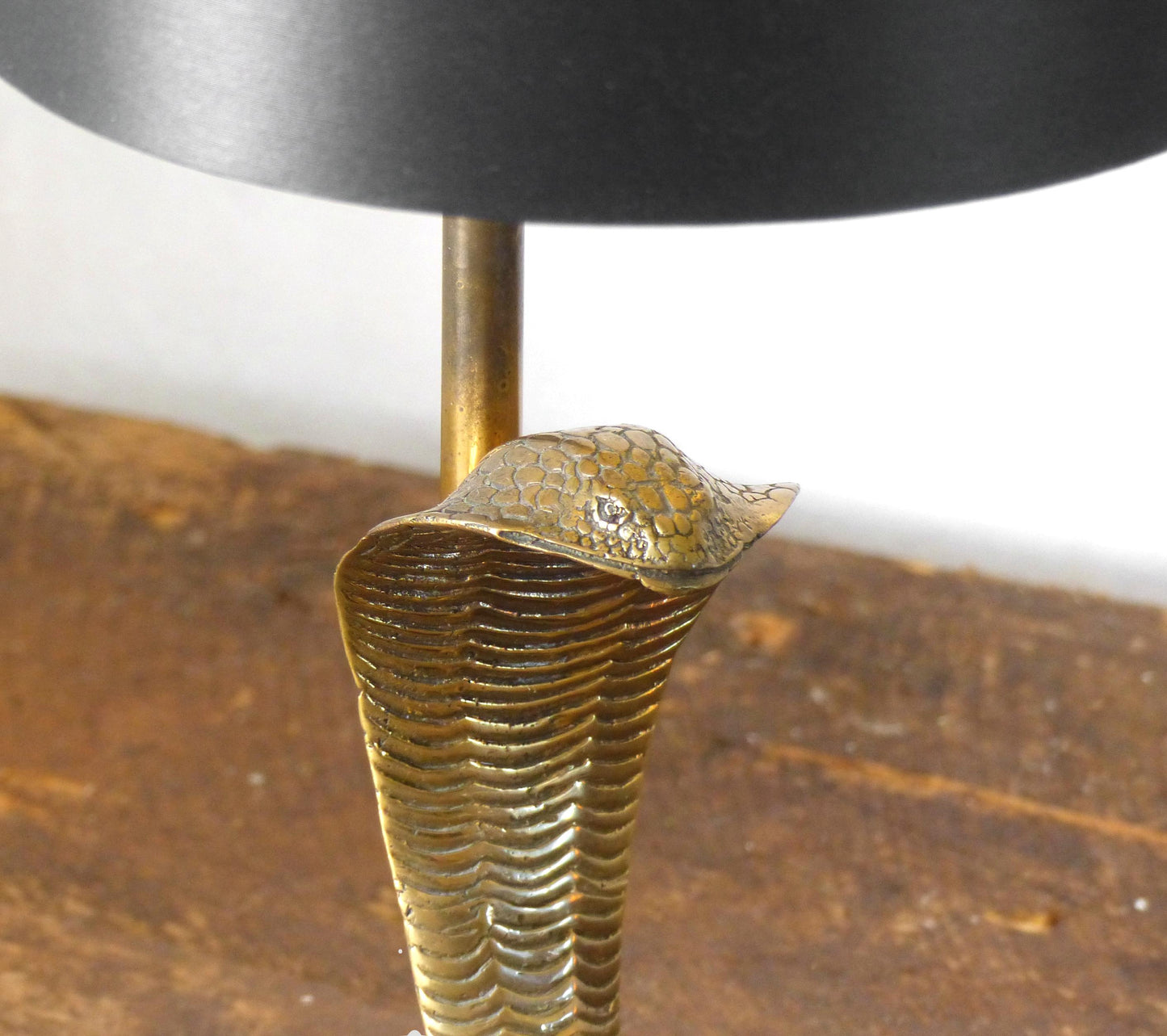 Lampe cobra en laiton doré 1970 attribuée à la Maison Jansen