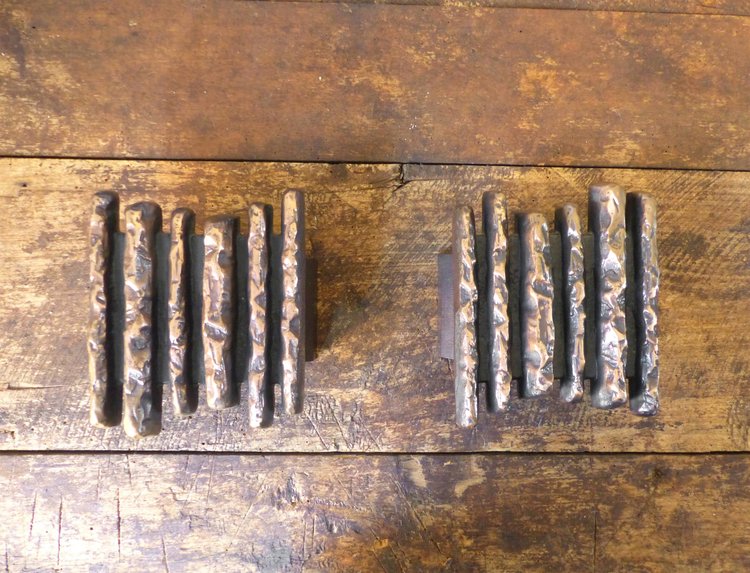 POIGNÉES DE PORTES BRUTALISTES EN BRONZE ALPAN