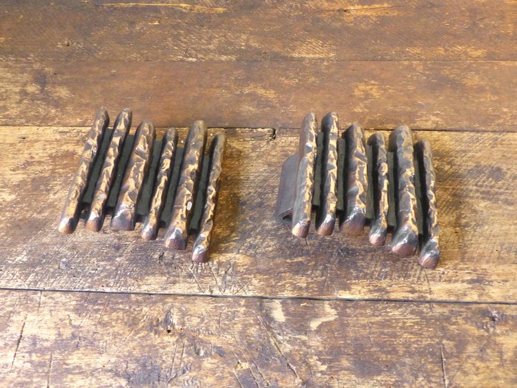 POIGNÉES DE PORTES BRUTALISTES EN BRONZE ALPAN