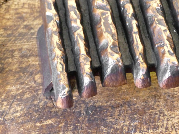 POIGNÉES DE PORTES BRUTALISTES EN BRONZE ALPAN