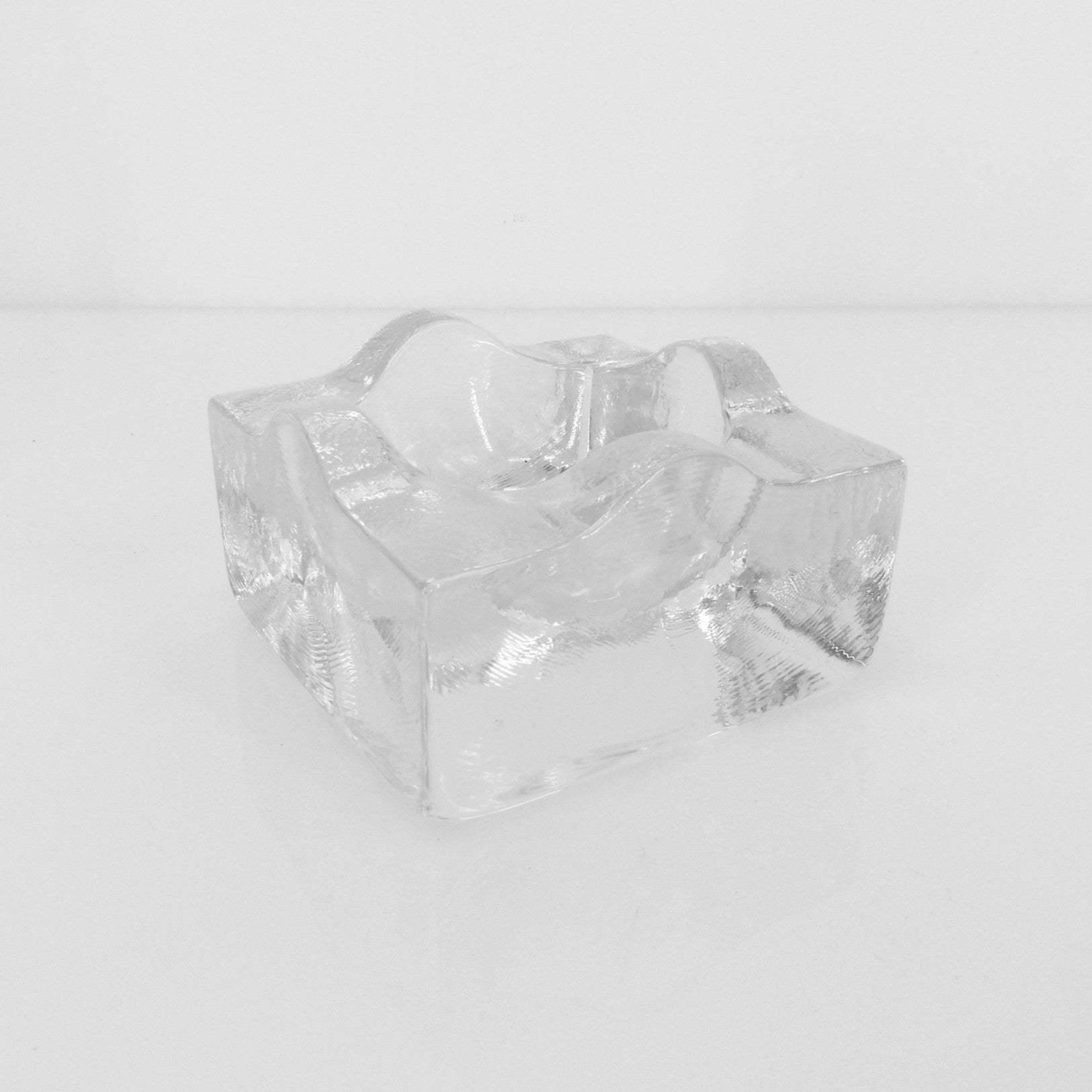 Cendrier en verre clair signé Bertil Vallien, série Puzzle pour Boda Åfors, Suède, circa 1970