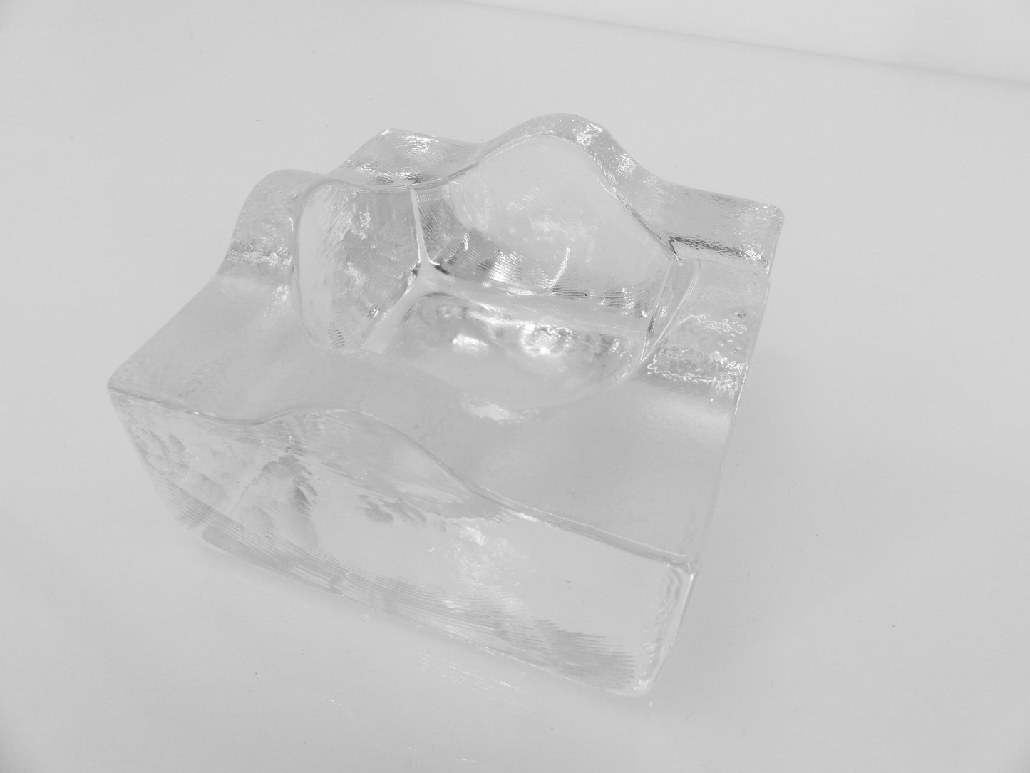 Cendrier sculptural en verre clair, modèle Puzzle, design Bertil Vallien, Boda-Åfors, Suède, circa 1970
