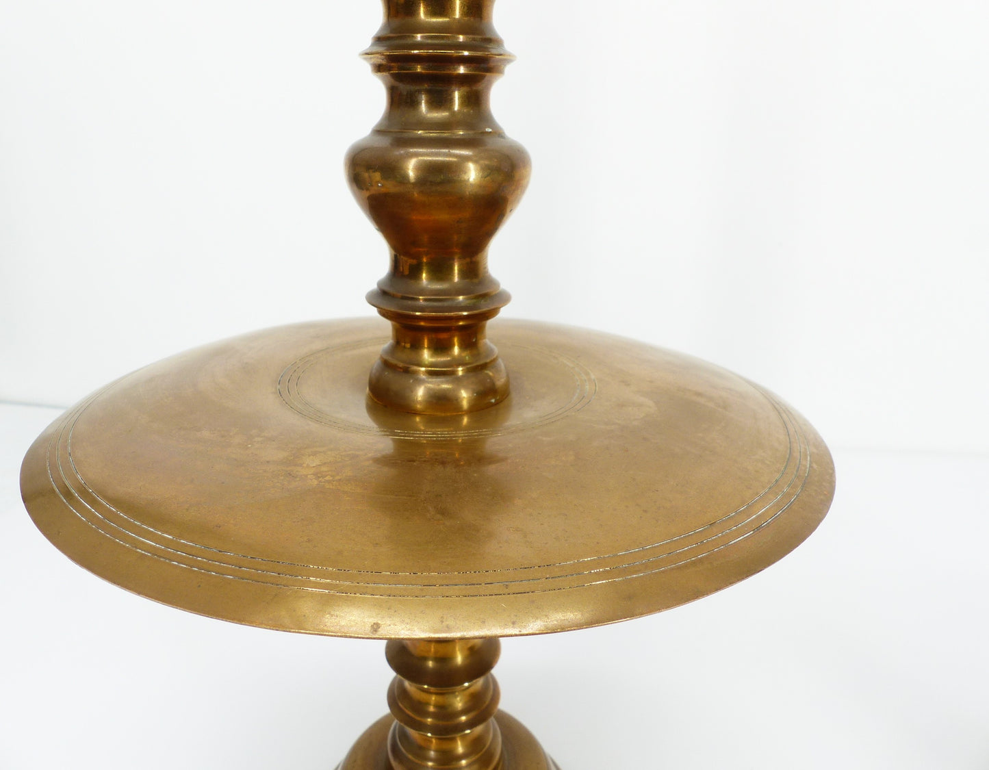 Paire de chandeliers d’autel en laiton, Vietnam, XXe siècle