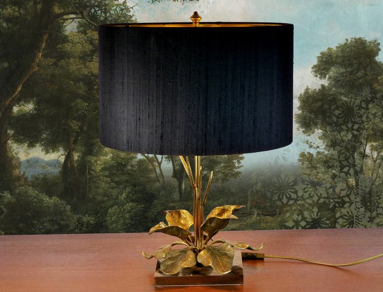  Table lamp with gilded brass foliage design