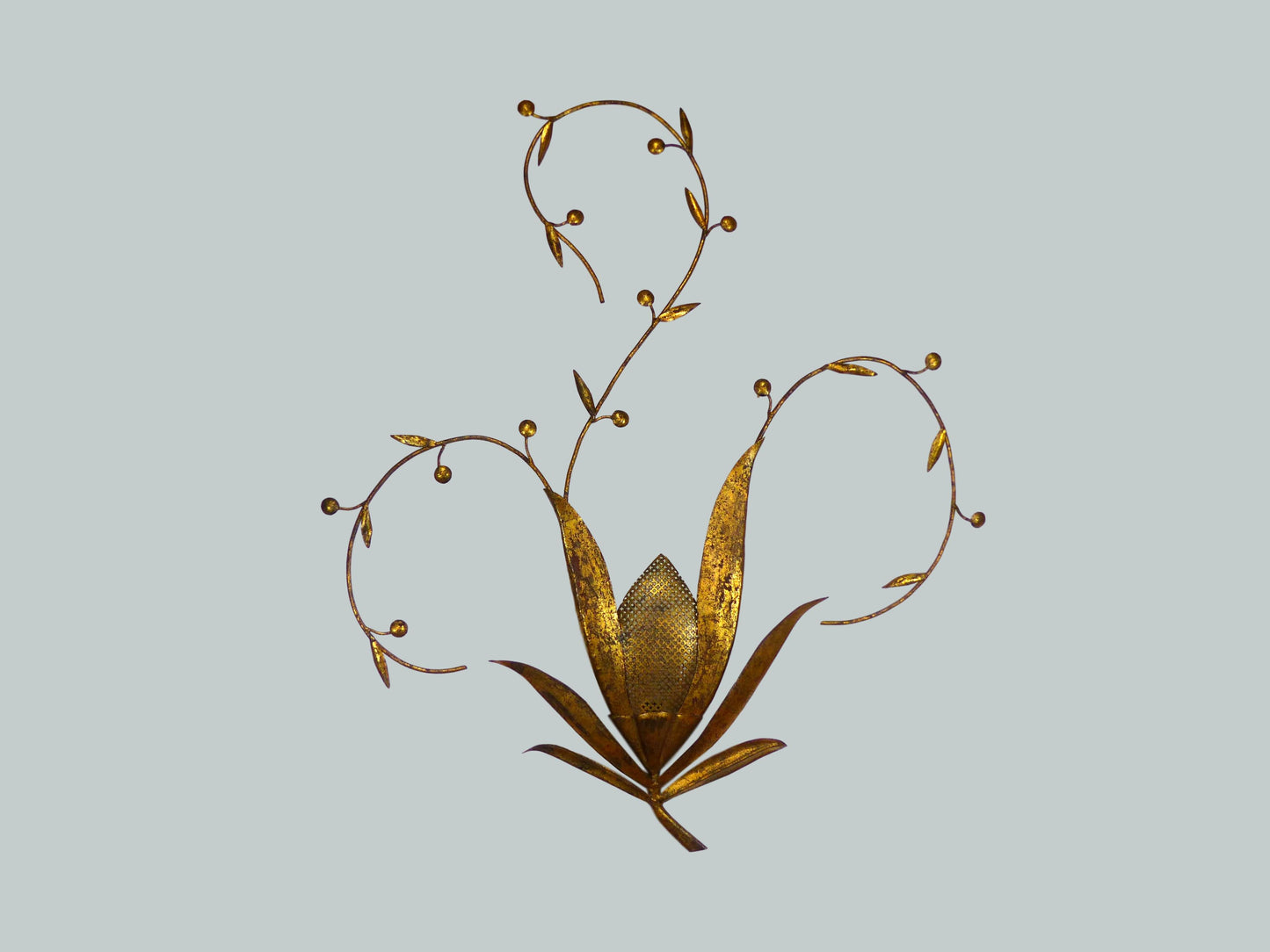 Gold metal wall lamp with stylized olive branches