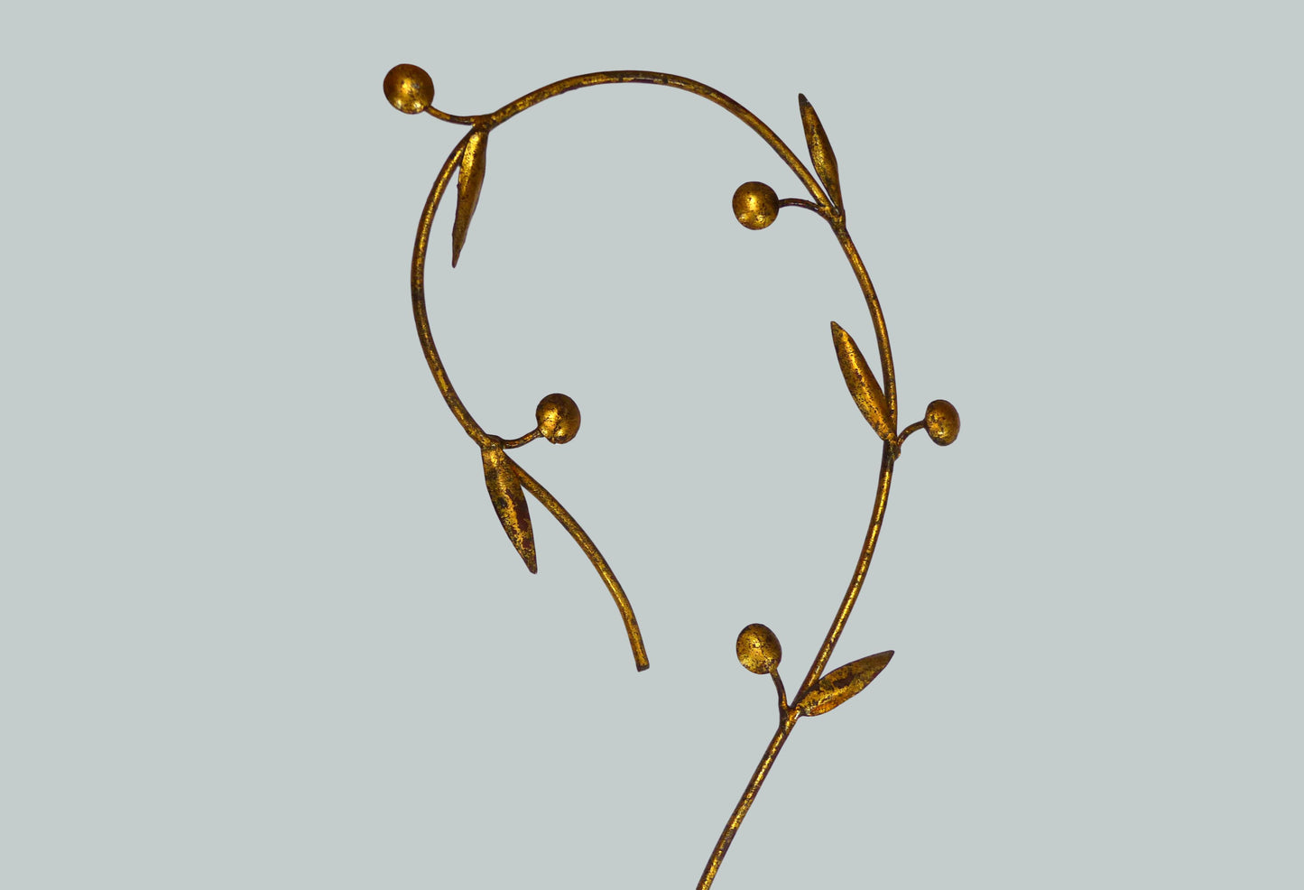 Gold metal wall lamp with stylized olive branches