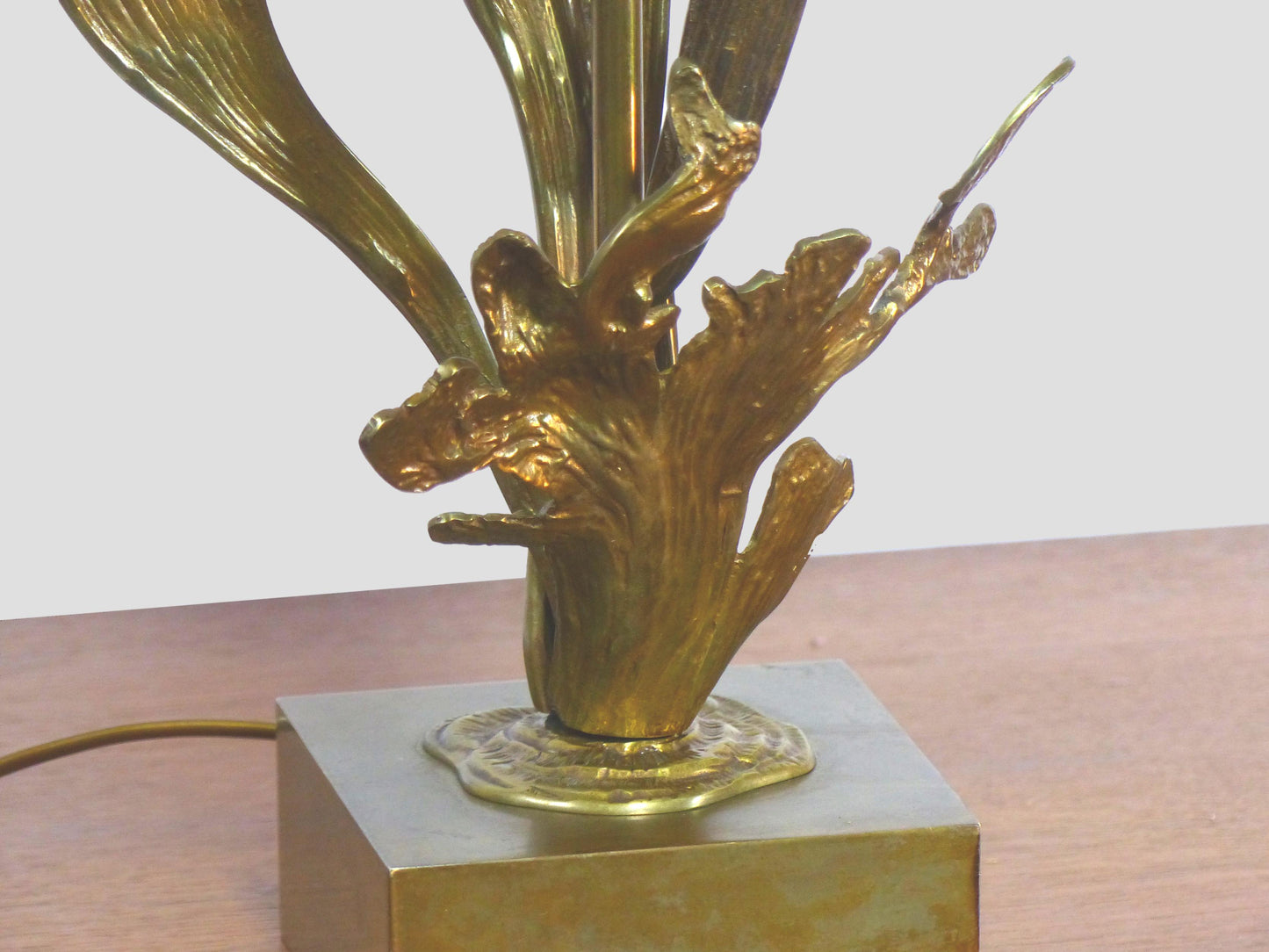 PIED DE LAMPE EN BRONZE DORÉ AUX FEUILLAGES 1970