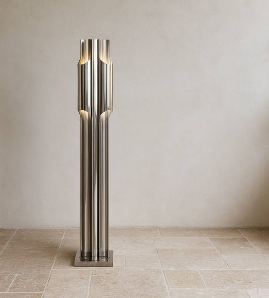 Lampadaire « Orgues » 6 Tubes en laiton, Maison Charles, design Jacques Charles, circa 1970 — Brass floor lamp "Orgues" 6 Pipes, Maison Charles, design Jacques Charles, circa 1970.
