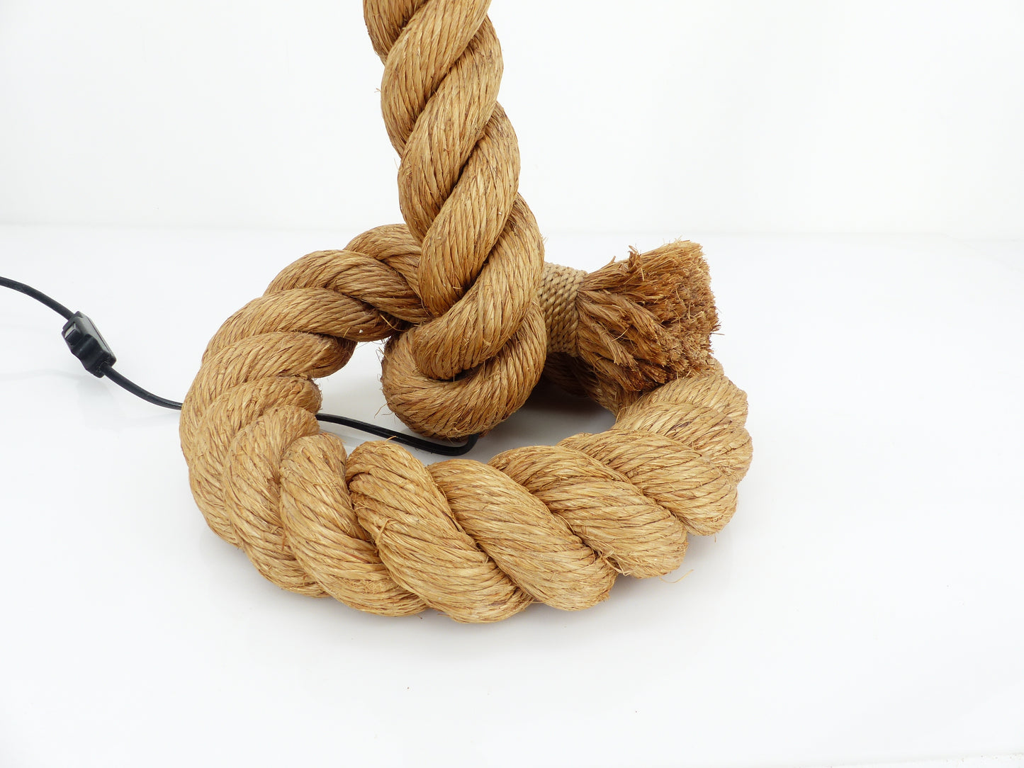 Lampe en corde, travail dans le goût d’Audoux & Minet, circa 1970-1980