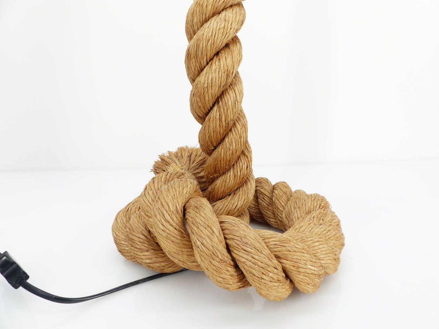 Lampe en corde, travail dans le goût d’Audoux & Minet, circa 1970-1980