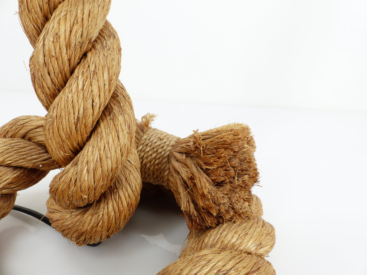 Lampe en corde, travail dans le goût d’Audoux & Minet, circa 1970-1980