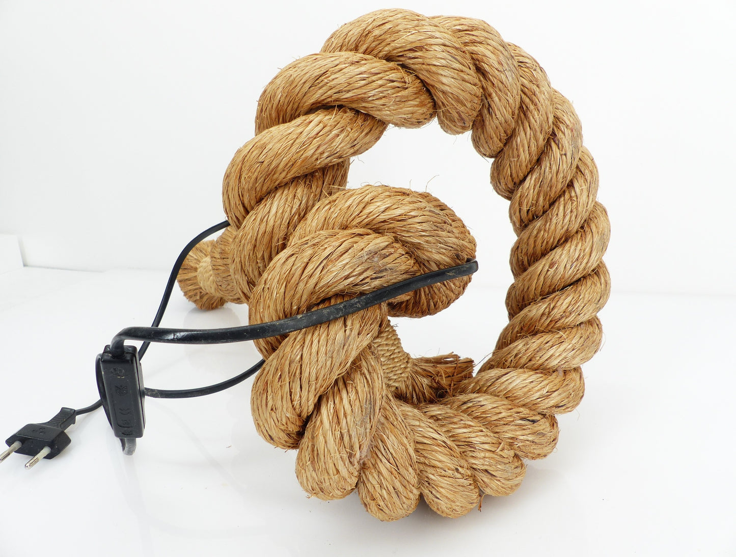 Lampe en corde, travail dans le goût d’Audoux & Minet, circa 1970-1980