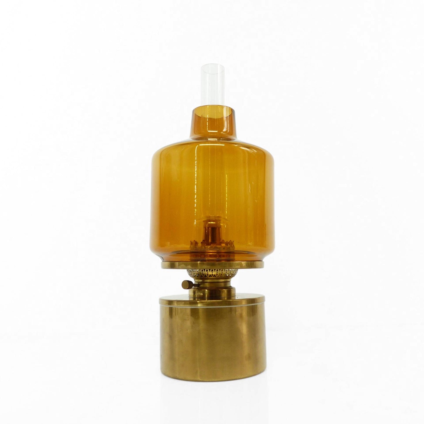 Lampe à huile en laiton et verre ambre L47 par Hans-Agne Jakobsson, Markaryd, Suède, 1960s / Brass and amber glass oil lamp L47 by Hans-Agne Jakobsson, Sweden, 1960s