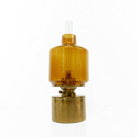 Lampe à huile en laiton et verre ambre L47 par Hans-Agne Jakobsson, Markaryd, Suède, 1960s / Brass and amber glass oil lamp L47 by Hans-Agne Jakobsson, Sweden, 1960s