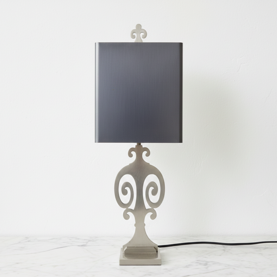 lampe de table neoclassique en metal brosse dans le gout maison charles circa 1970 – neoclassical steel table lamp french circa 1970