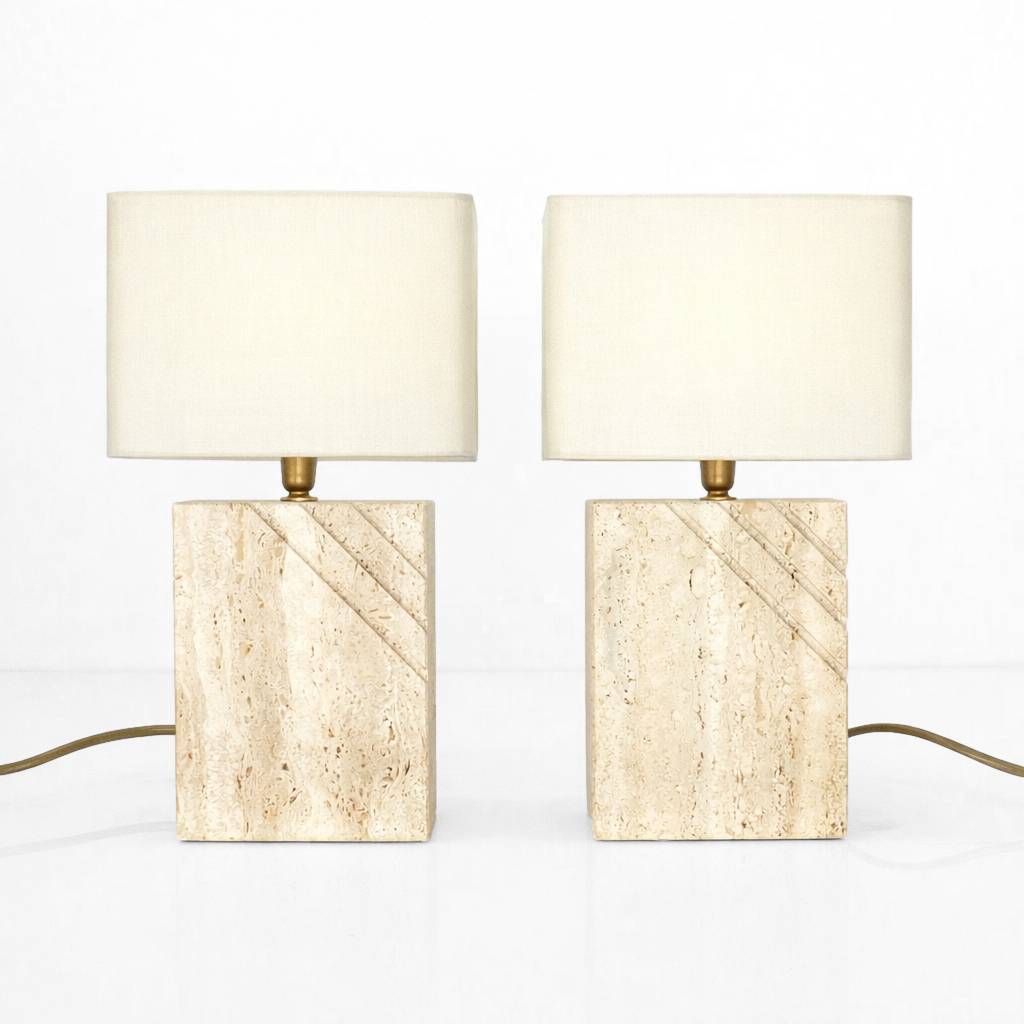 Paire de lampes de table en travertin massif à décor incisé, production française, circa 1970–1980