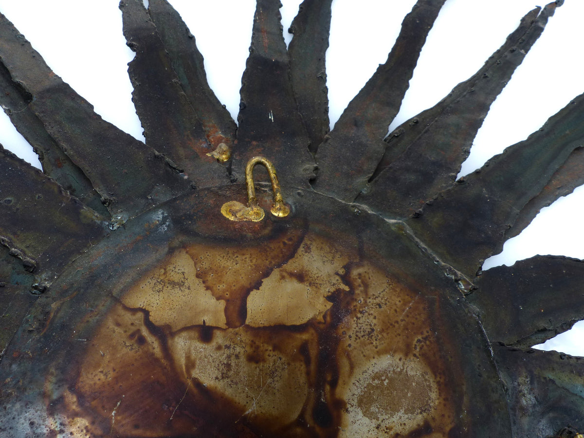 Large brutalist sunburst mirror in patinated metal with gold-toned accents – europe, circa 1970
