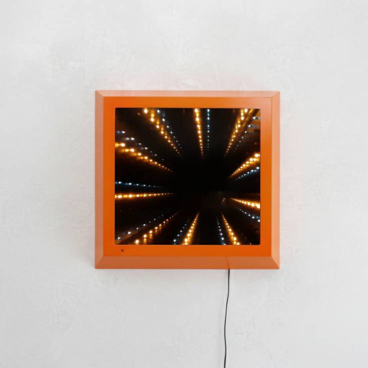 Miroir tunnel infini mural orange en plastique années 1990 à diodes lumineuses / Orange infinity tunnel wall mirror plastic 1990s LED light effect