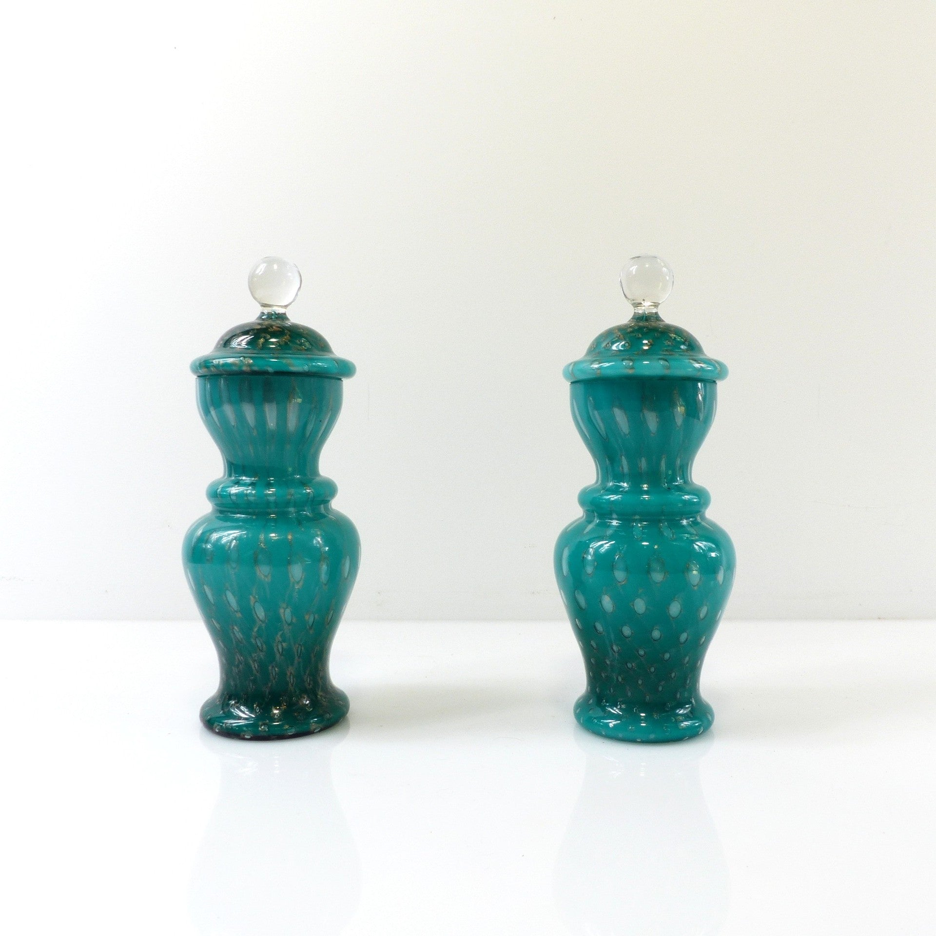 Paire de pots Murano attribués en verre turquoise et aventurine
