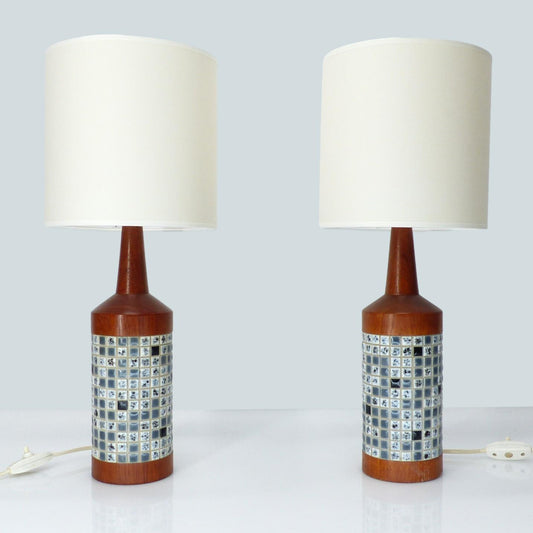 Paire de lampes scandinaves en teck avec bande en mosaïque de faïence bleue, circa 1960