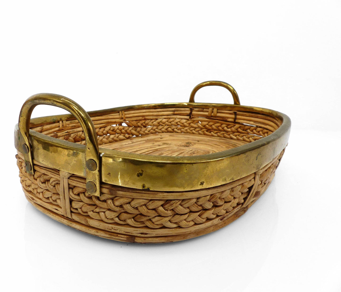 Panier et bol en rotin et laiton dans le goût de Gabriela Crespi, Italie 1960-1970