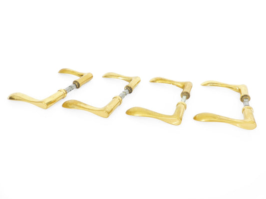 Lot de poignées de porte en laiton massif attribuées à Hans-Agne Jakobsson, Suède, circa 1960 – Set of brass door handles attributed to Hans-Agne Jakobsson, Sweden, circa 1960