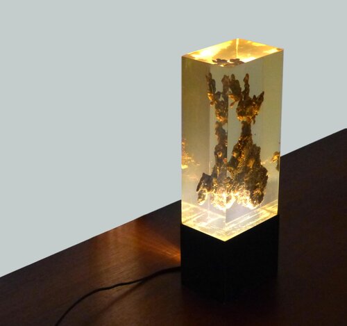 VINTAGE LUCITE INCLUSION TABLE LAMP