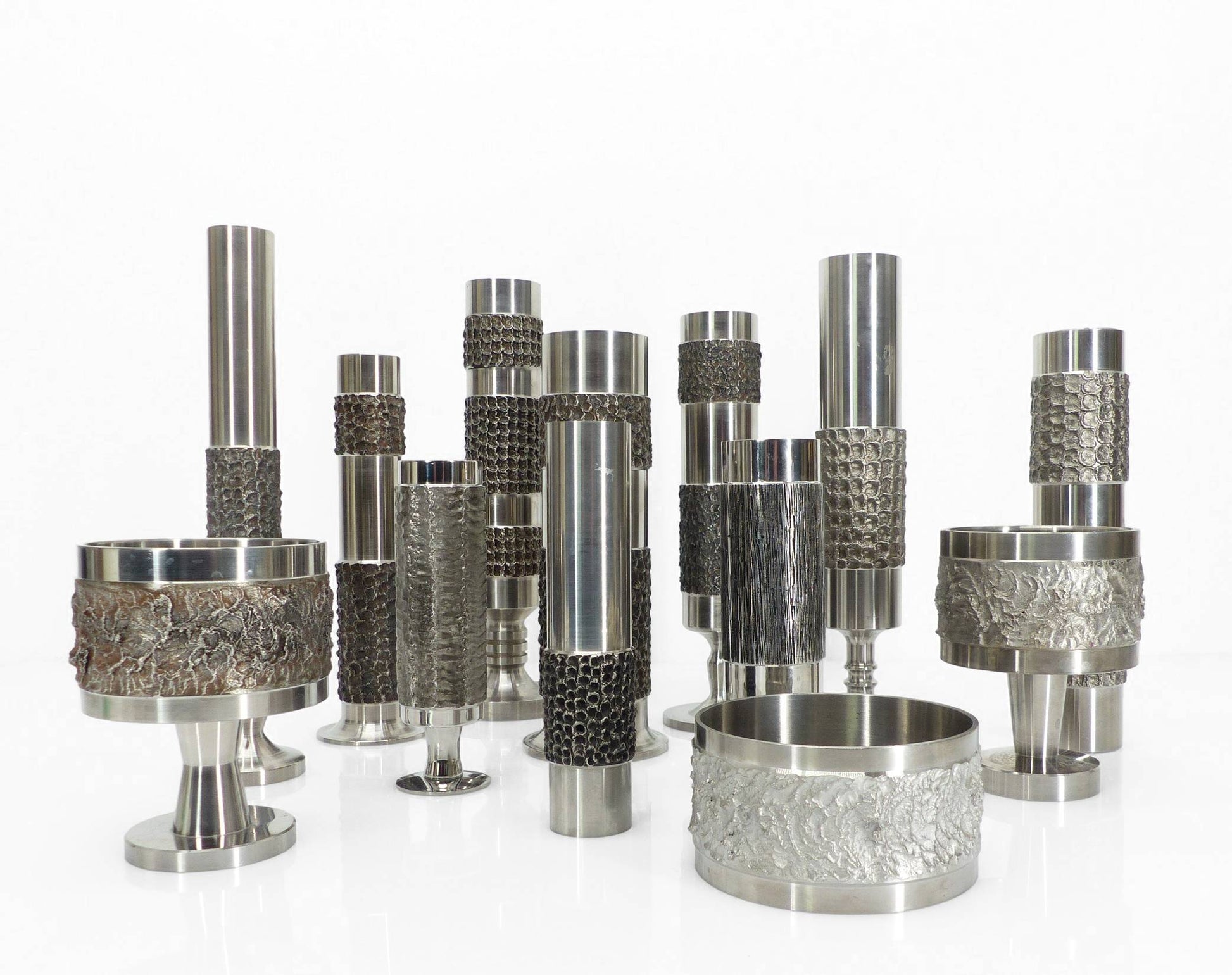 Set de 13 vases brutalistes en acier par BMF, Allemagne, circa 1970 / Set of 13 brutalist steel vases by BMF, Germany, circa 1970