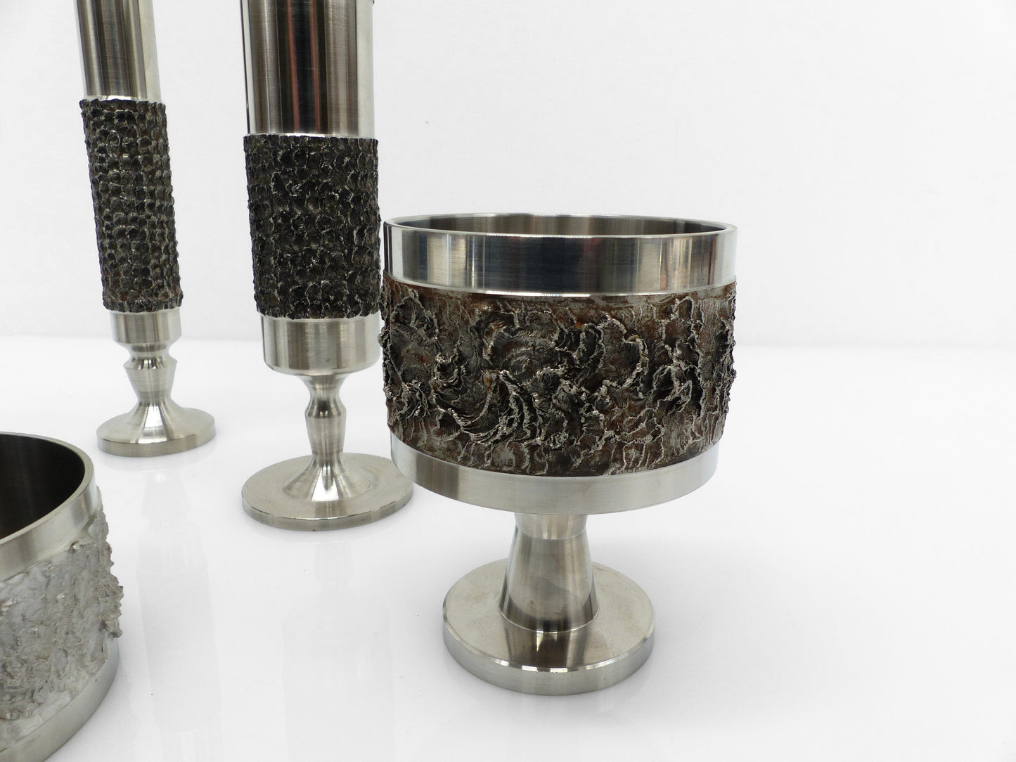 Set de 5 vases et coupes brutalistes en acier 1970