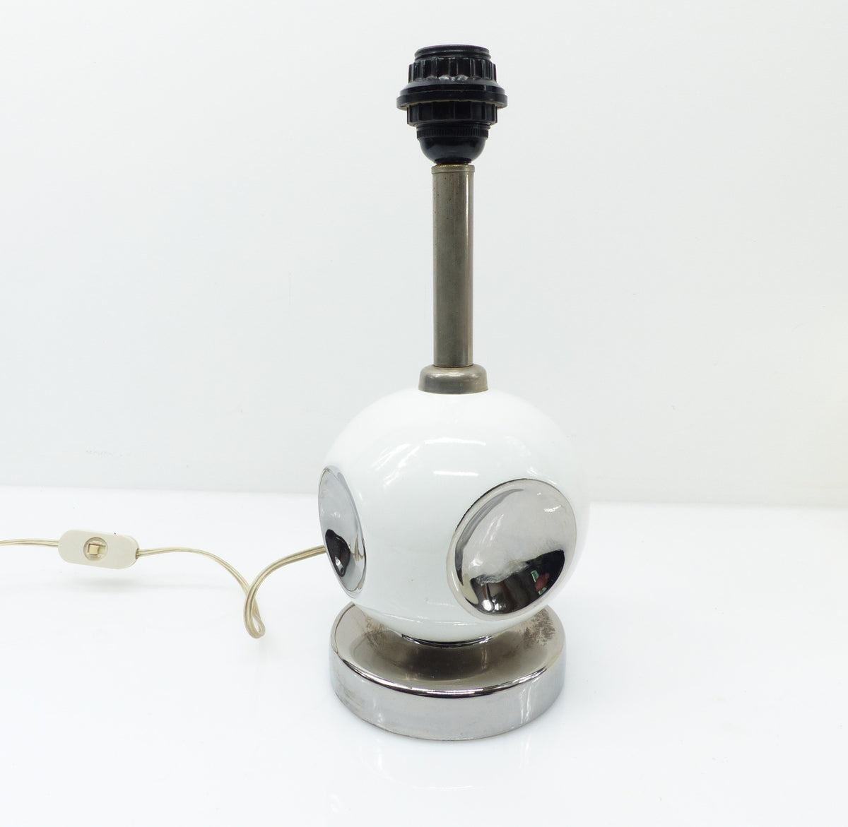 Pied de lampe Space Age en céramique blanche et métal chromé années 1970
