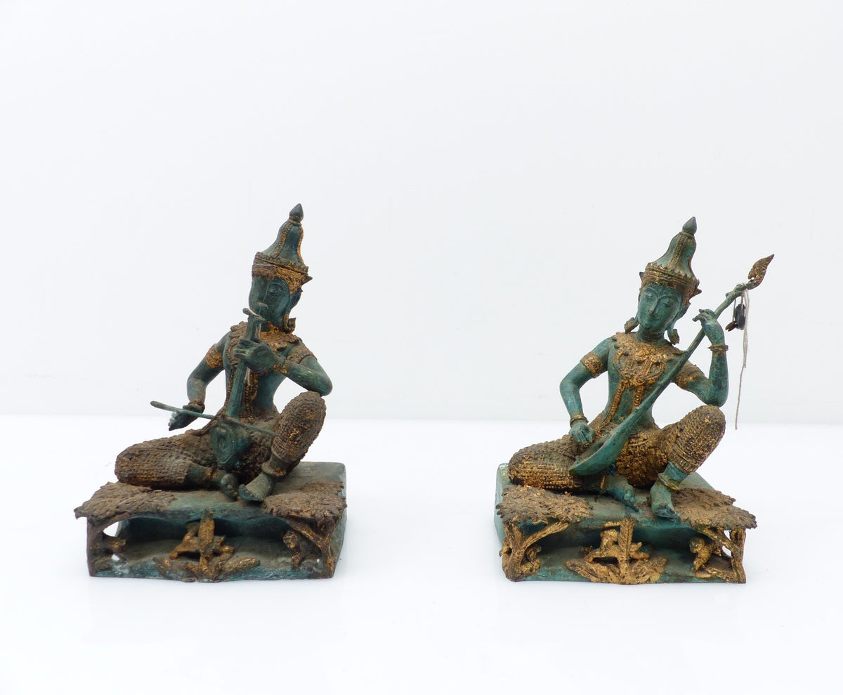 Paire de musiciens célestes thaïlandais en bronze patiné vert et doré