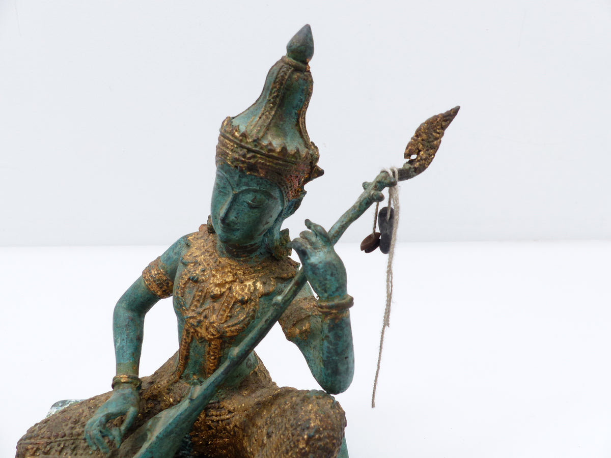Paire de musiciens célestes thaïlandais en bronze patiné et doré – XXe siècle