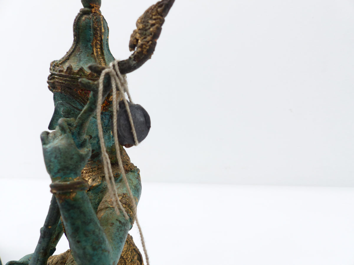 Paire de musiciens célestes thaïlandais en bronze patiné et doré – XXe siècle