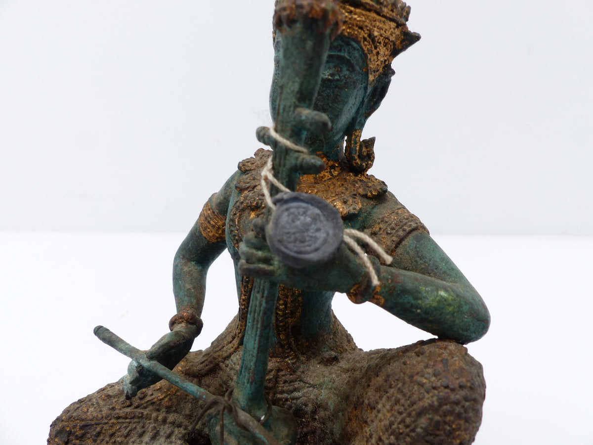 Paire de musiciens célestes thaïlandais en bronze patiné et doré – XXe siècle