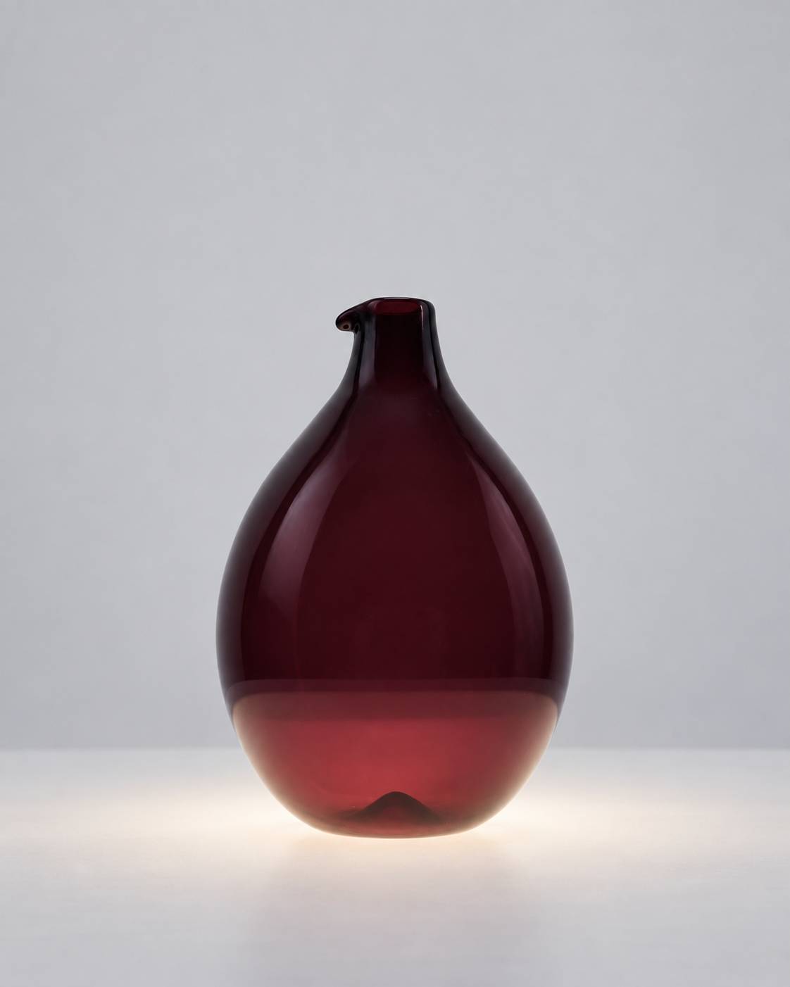 Timo Sarpaneva – Pullo 2601 Aubergine Glass Vase – Iittala, Finland, circa 1950–55